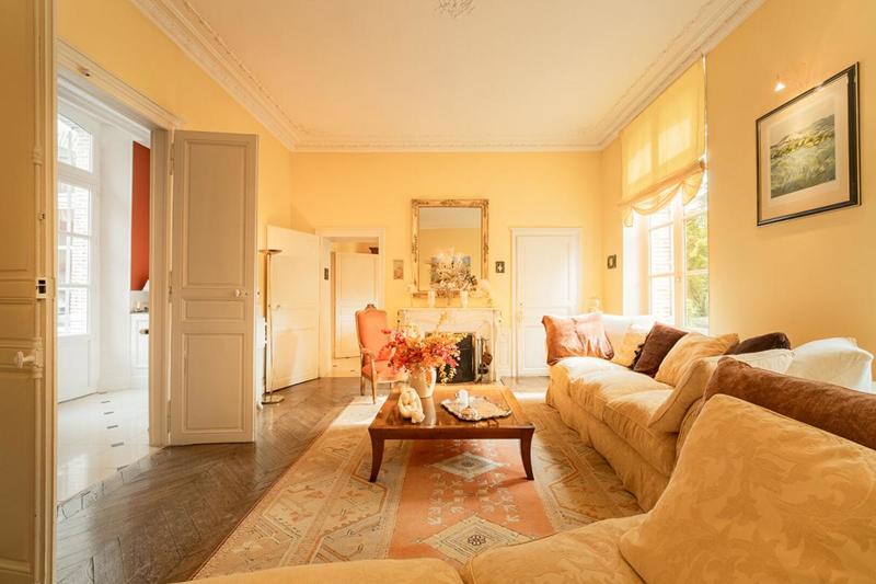 Maison - 334 m² - 14 pièces