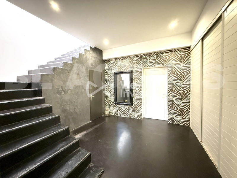 Maison - 215 m² - 6 pièces