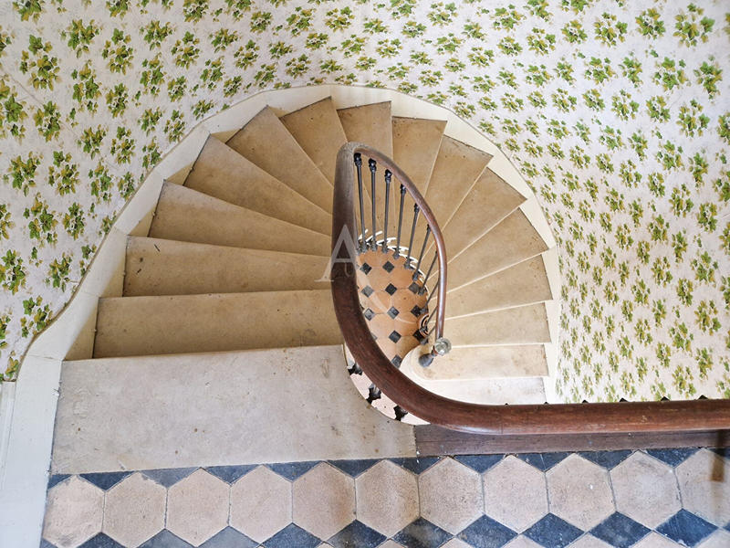 Maison - 208 m² - 8 pièces