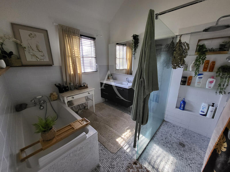 Maison - 130 m² - 6 pièces