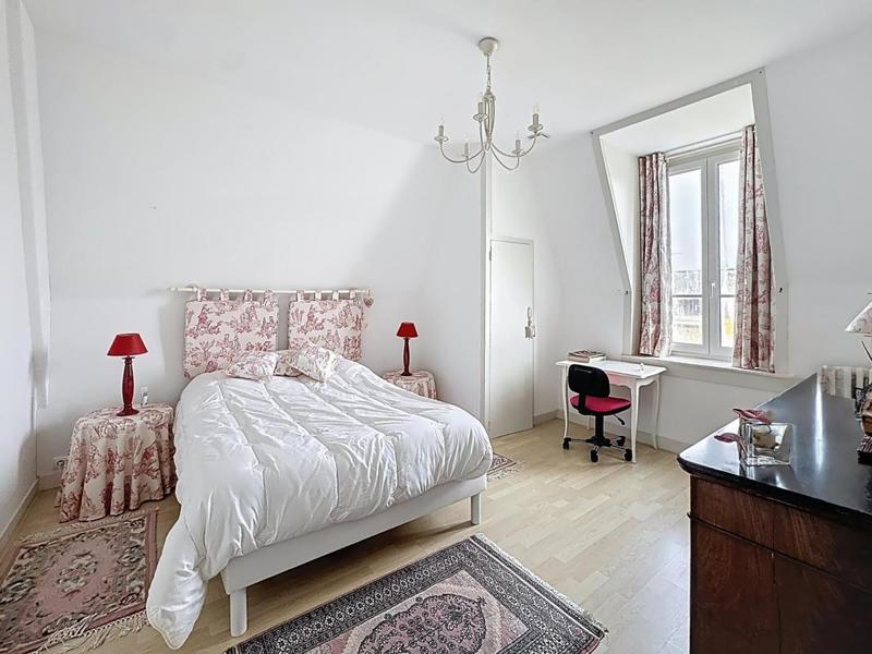 Maison en pierre - 217 m² - 11 pièces