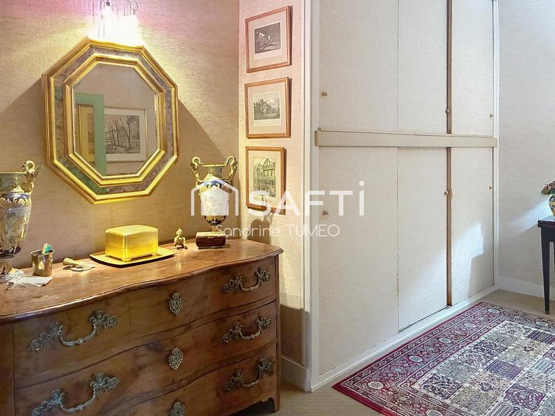 Maison - 334 m² - 11 pièces