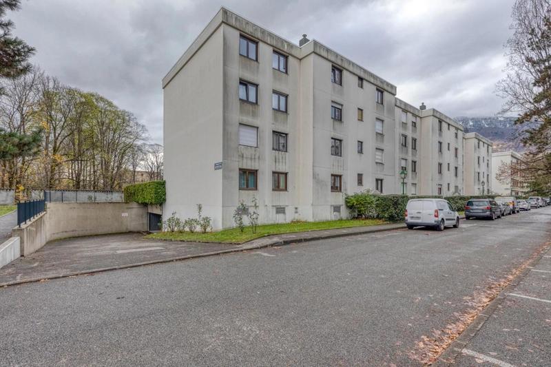 Appartement - 94 m² - 3 pièces