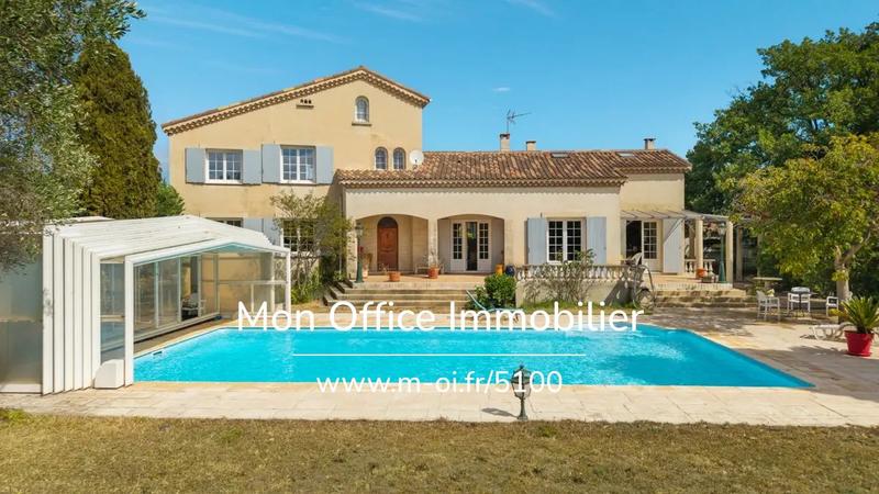 Demeure - 205 m² - 5 pièces