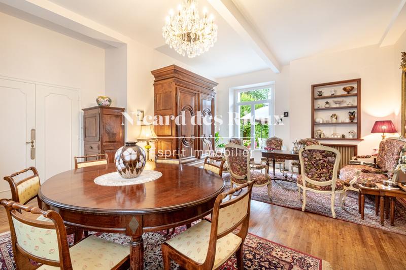 Maison - 264 m² - 10 pièces