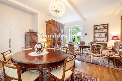 Maison - 264 m² - 10 pièces