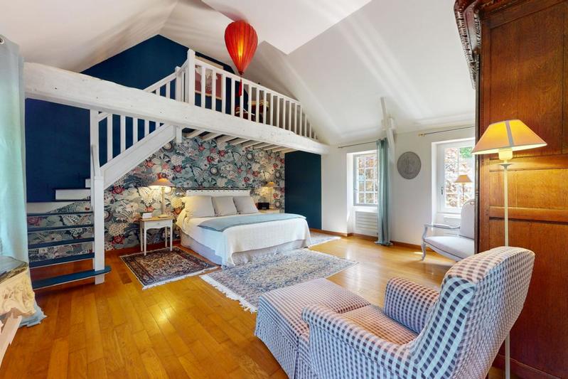 Demeure - 327 m² - 5 pièces