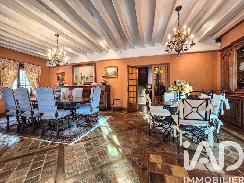 Maison - 213 m² - 7 pièces