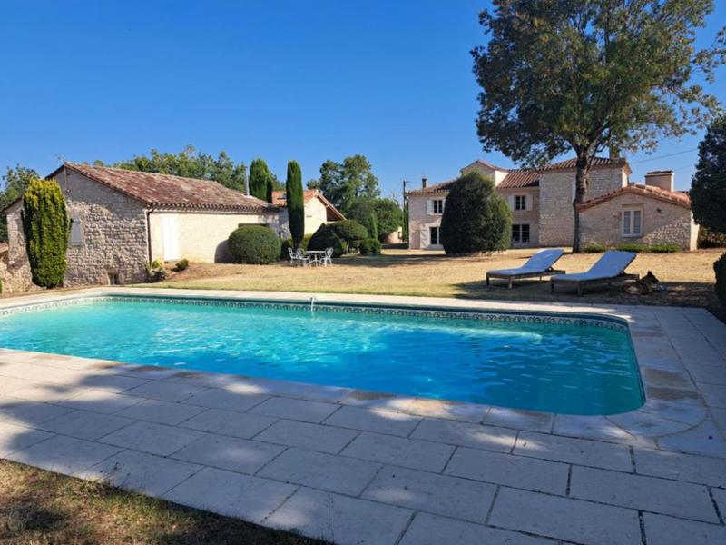 Propriété - 714 m² - 12 pièces