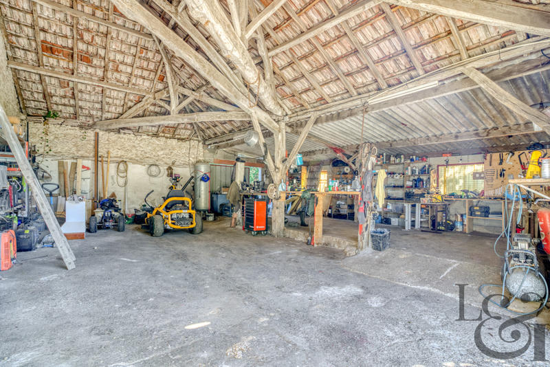 Maison - 250 m² - 13 pièces