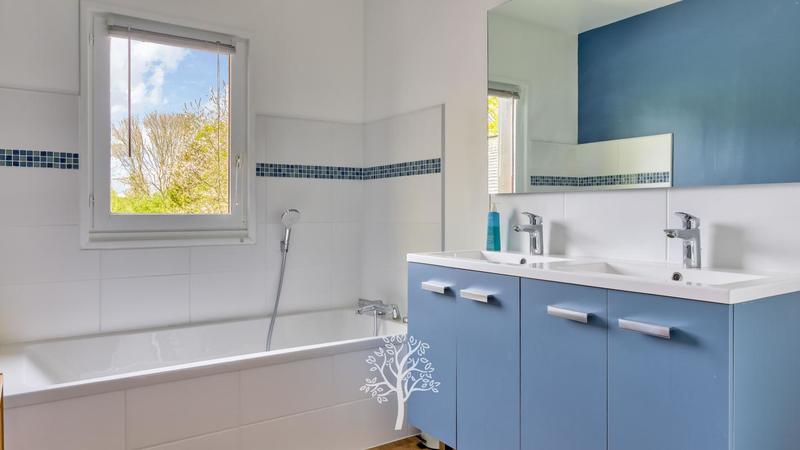 Maison - 325 m² - 7 pièces