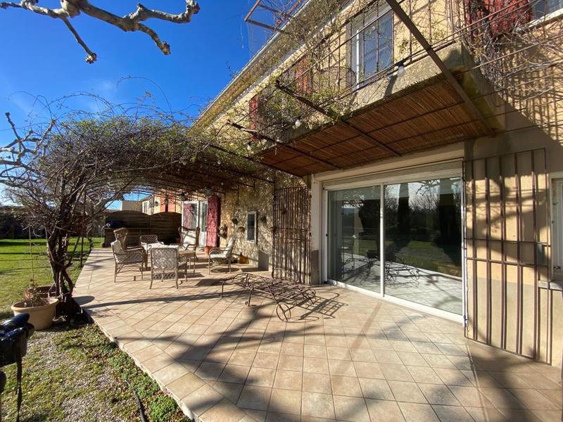 Maison - 250 m² - 7 pièces