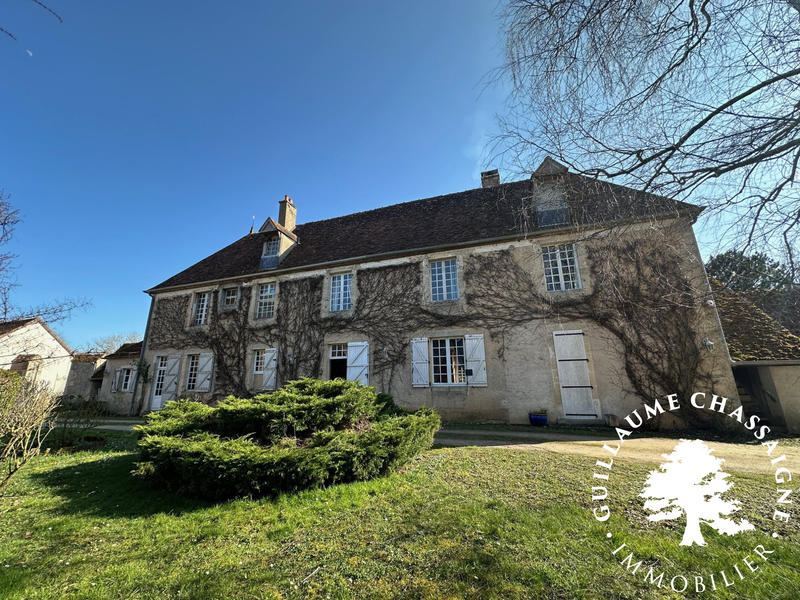 Maison traditionnelle - 250 m² - 9 pièces