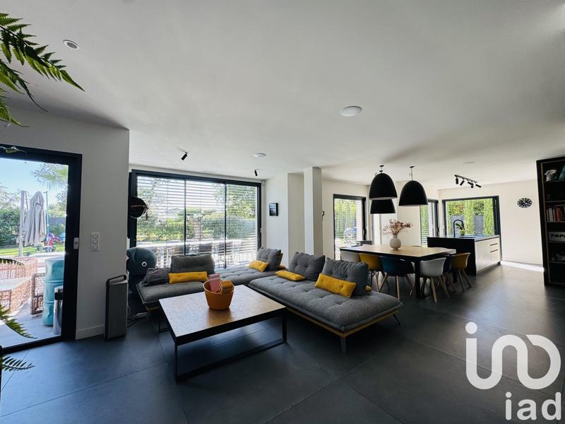 Maison - 240 m² - 8 pièces