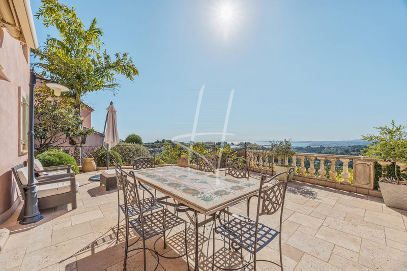 Villa - 330 m² - 7 pièces