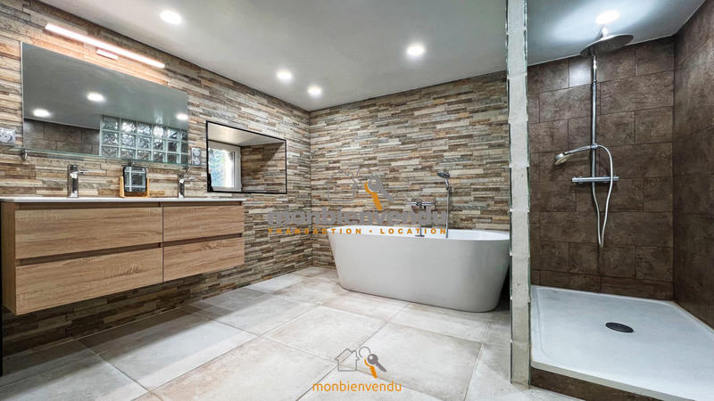 Maison traditionnelle - 187 m² - 7 pièces