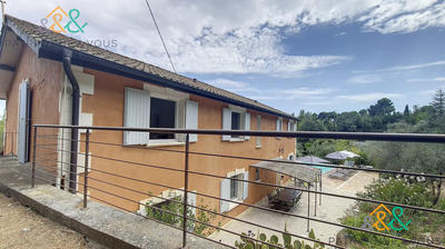 Maison - 250 m² - 8 pièces