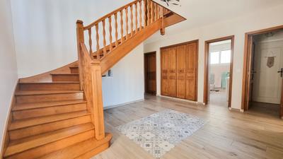 Maison - 240 m² - 8 pièces