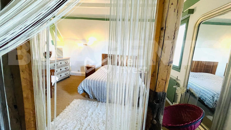 Maison - 261 m² - 8 pièces