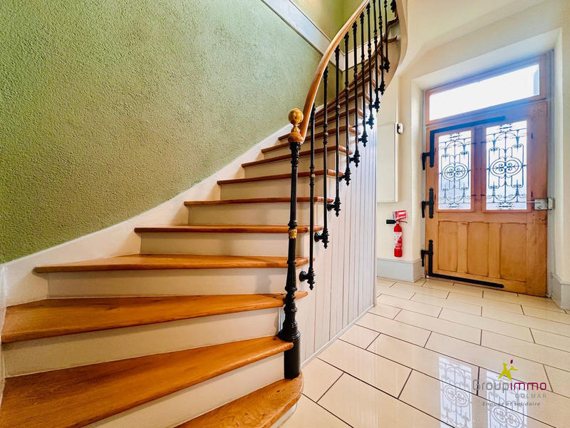 Local d'activités - 200 m² - 8 pièces