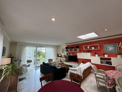 Maison - 202 m² - 10 pièces