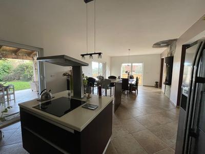 Maison - 265 m² - 8 pièces