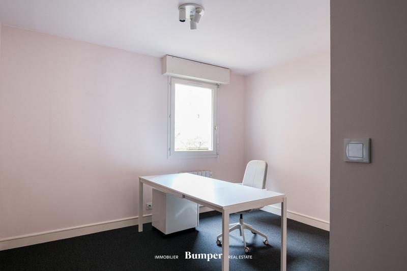 Bureau - 102 m² - 5 pièces