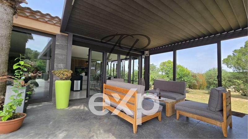 Maison - 230 m² - 7 pièces