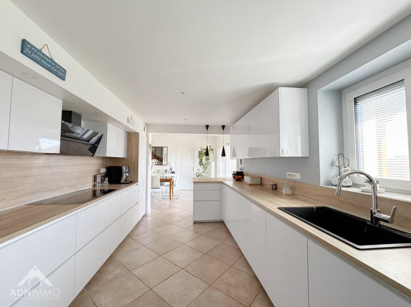 Maison - 333 m² - 10 pièces