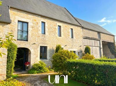 Maison - 415 m² - 16 pièces