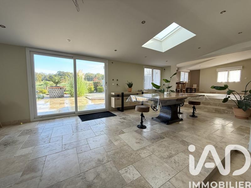 Maison - 254 m² - 8 pièces