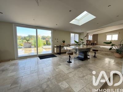 Maison - 254 m² - 8 pièces