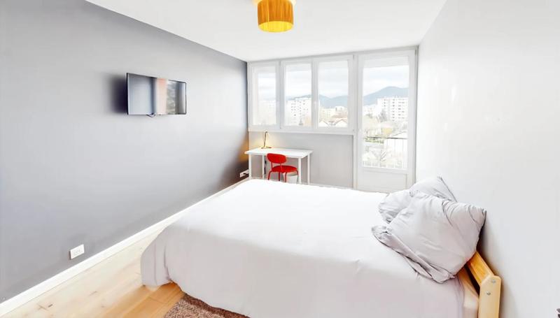 Appartement - 85 m² - 5 pièces