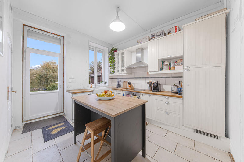 Maison - 235 m² - 9 pièces