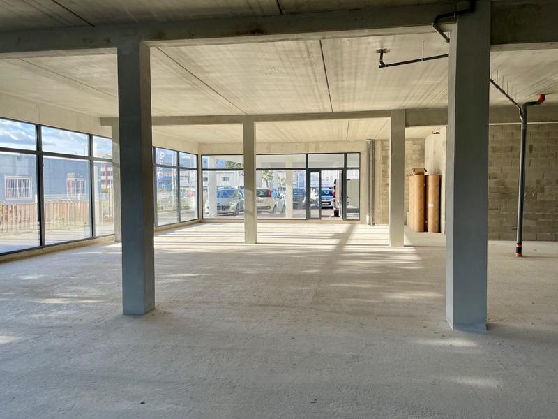 Local commercial - 306 m² - 1 pièce