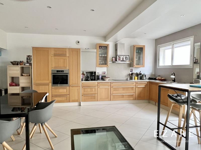 Appartement - 215 m² - 6 pièces