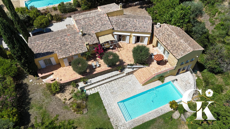 Maison - 250 m² - 7 pièces