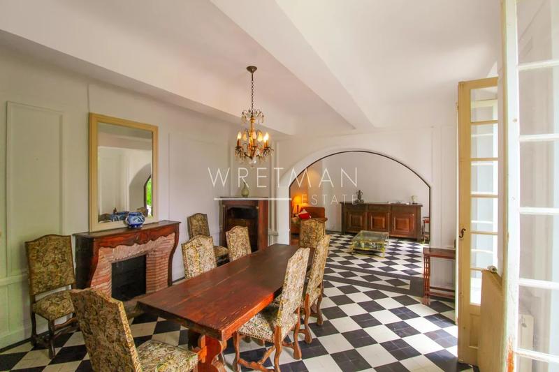 Mas - 300 m² - 13 pièces