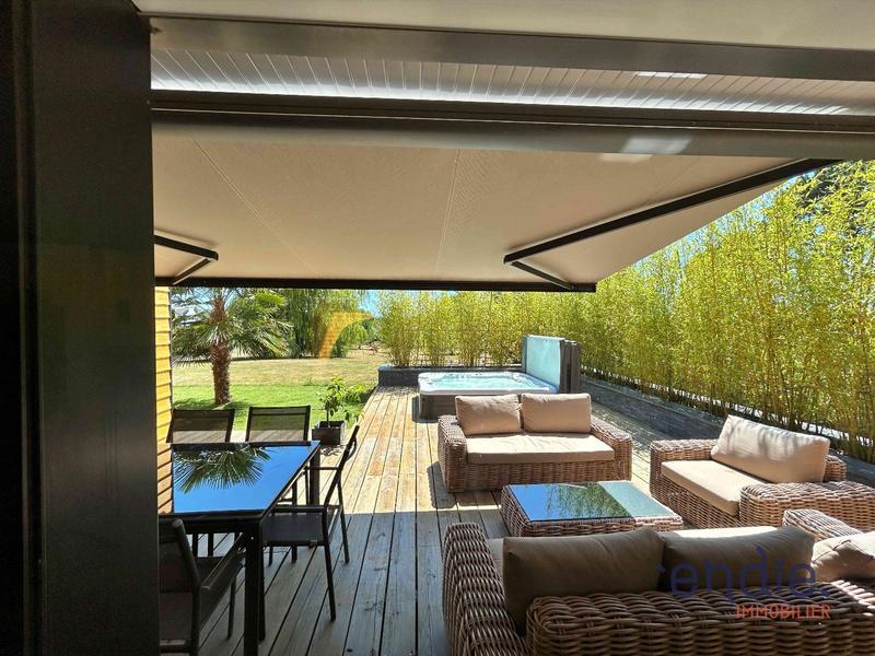 Maison - 251 m² - 8 pièces