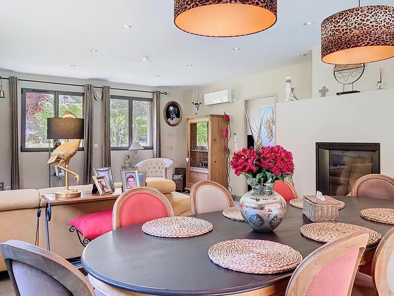 Maison - 215 m² - 7 pièces