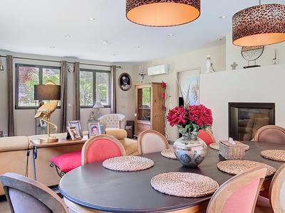 Maison - 215 m² - 7 pièces