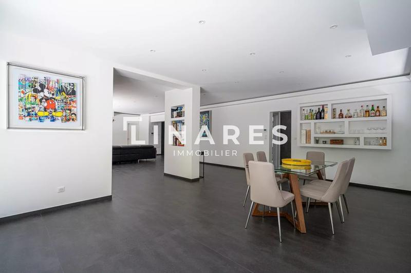 Villa - 349 m² - 8 pièces