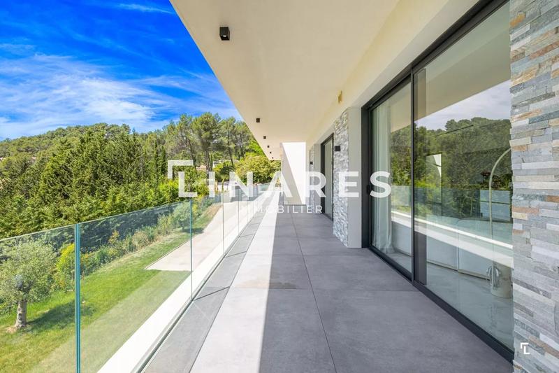 Villa - 300 m² - 9 pièces