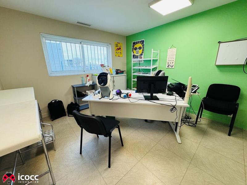 Local commercial - 139 m² - 8 pièces