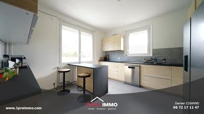 Maison - 202 m² - 5 pièces
