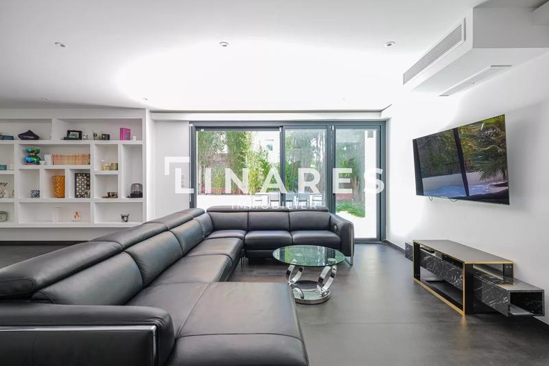 Villa - 349 m² - 8 pièces