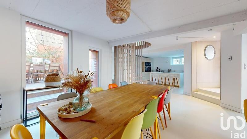 Maison - 210 m² - 10 pièces