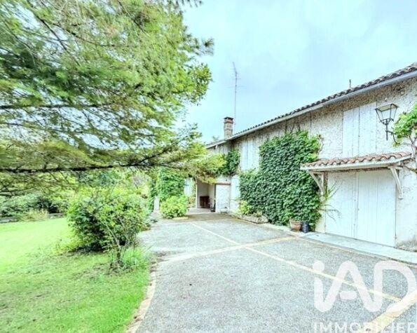 Maison - 310 m² - 9 pièces