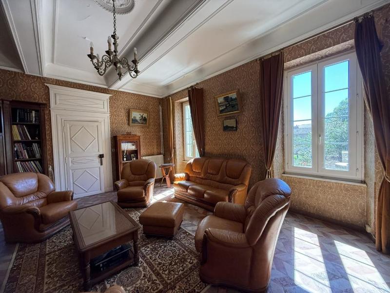 Maison - 295 m² - 9 pièces