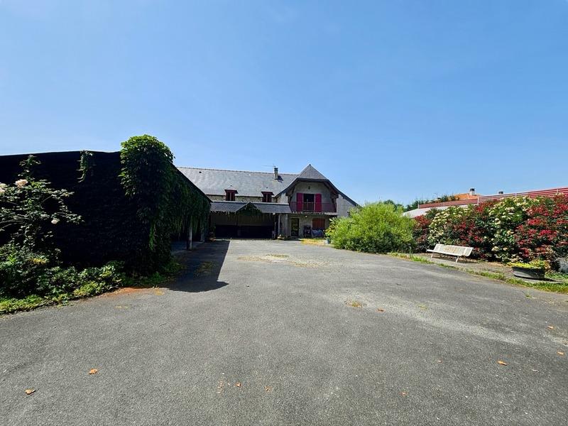 Maison - 453 m² - 14 pièces